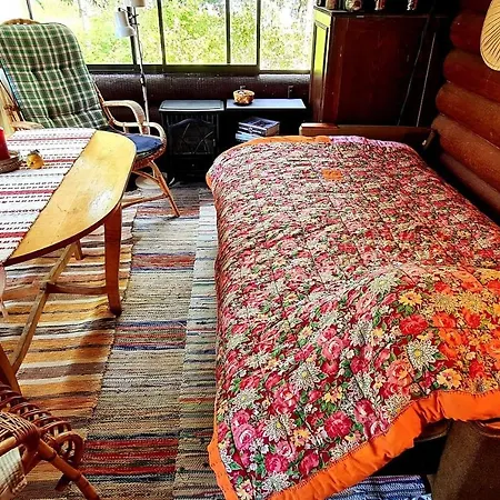 Cozy - Close To Center *